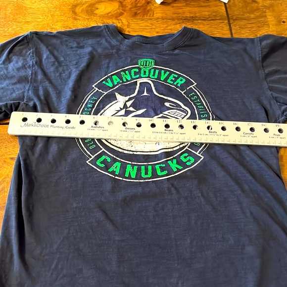 Men’s T-shirt- Navy Blue Canucks T-shirt Size medium - Picture 5 of 6
